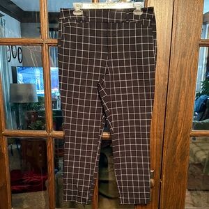 Old Navy‎ Women's Black and White Grid Pixie Pants